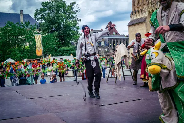 Reims, Fransa, 31 Mayıs 2025 Eğlence, Jean d 'Arc önderliğindeki Charles VII' nin taç giyme töreninde 17 Temmuz 1429 'da Reims' de gerçekleşti..