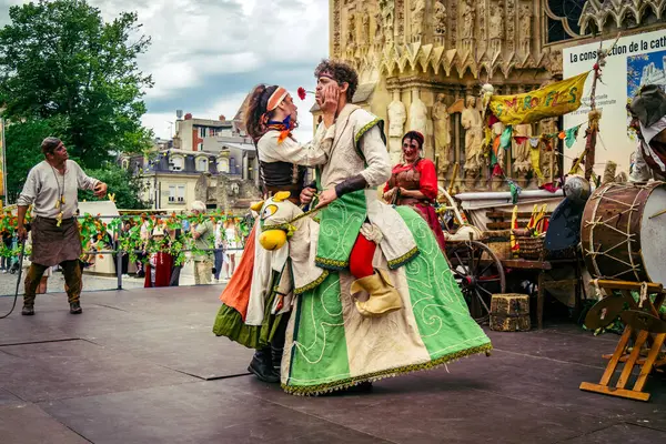 Reims, Fransa, 31 Mayıs 2025 Eğlence, Jean d 'Arc önderliğindeki Charles VII' nin taç giyme töreninde 17 Temmuz 1429 'da Reims' de gerçekleşti..