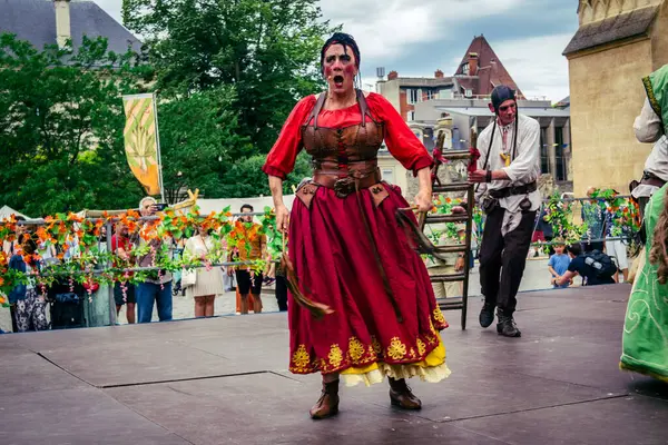 Reims, Fransa, 31 Mayıs 2025 Eğlence, Jean d 'Arc önderliğindeki Charles VII' nin taç giyme töreninde 17 Temmuz 1429 'da Reims' de gerçekleşti..