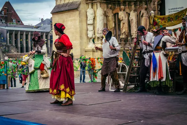 Reims, Fransa, 31 Mayıs 2025 Eğlence, Jean d 'Arc önderliğindeki Charles VII' nin taç giyme töreninde 17 Temmuz 1429 'da Reims' de gerçekleşti..