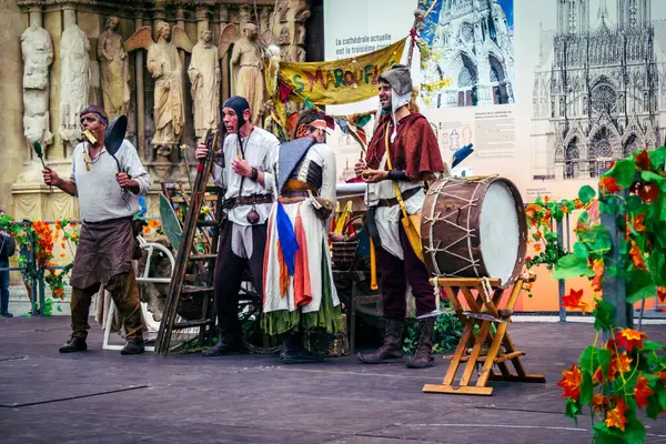Reims, Fransa, 31 Mayıs 2025 Eğlence, Jean d 'Arc önderliğindeki Charles VII' nin taç giyme töreninde 17 Temmuz 1429 'da Reims' de gerçekleşti..