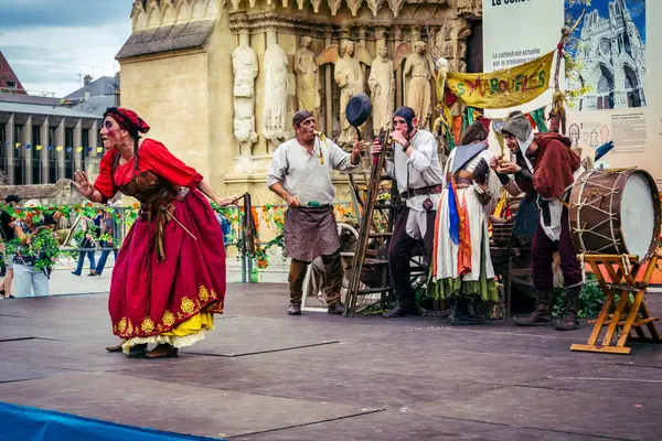 Reims, Fransa, 31 Mayıs 2025 Eğlence, Jean d 'Arc önderliğindeki Charles VII' nin taç giyme töreninde 17 Temmuz 1429 'da Reims' de gerçekleşti..