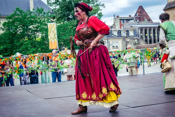 Reims, Fransa, 31 Mayıs 2025 Eğlence, Jean d 'Arc önderliğindeki Charles VII' nin taç giyme töreninde 17 Temmuz 1429 'da Reims' de gerçekleşti..