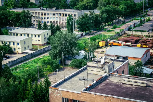 Kharkiv, Ukrayna, 5 Haziran 2025 Kharkiv Panoramik görünümü alarm sesleri ve Rus füzeleri ve insansız hava araçları şehre yaklaşıyor. Hava savunma sistemleri etkinleştirildi ve saldırıya hazırlanıyor..