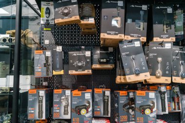 Kharkiv, Ukrayna, 9 Haziran 2025 Cezalandırıcı askeri mağazası, en iyi orjinal ordu ve taktik ürünleri sunar, askeri, özel taktik birimler ve polis için yüksek kaliteli askeri teçhizat..