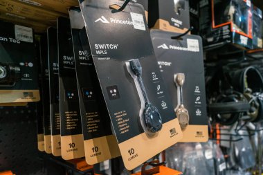 Kharkiv, Ukrayna, 9 Haziran 2025 Cezalandırıcı askeri mağazası, en iyi orjinal ordu ve taktik ürünleri sunar, askeri, özel taktik birimler ve polis için yüksek kaliteli askeri teçhizat..