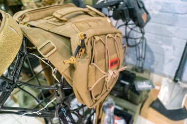 Kharkiv, Ukrayna, 9 Haziran 2025 Cezalandırıcı askeri mağazası, en iyi orjinal ordu ve taktik ürünleri sunar, askeri, özel taktik birimler ve polis için yüksek kaliteli askeri teçhizat..