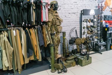 Kharkiv, Ukrayna, 9 Haziran 2025 Cezalandırıcı askeri mağazası, en iyi orjinal ordu ve taktik ürünleri sunar, askeri, özel taktik birimler ve polis için yüksek kaliteli askeri teçhizat..