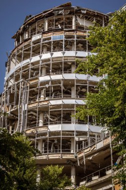 Kharkiv, Ukrayna, 9 Haziran 2025 Rus balistik füze saldırısı sonucu hasar gören bir bina. Siviller Ukrayna ile savaşın başlıca kurbanları ve Harkiv kentinde bomba tehditleri devam ediyor..