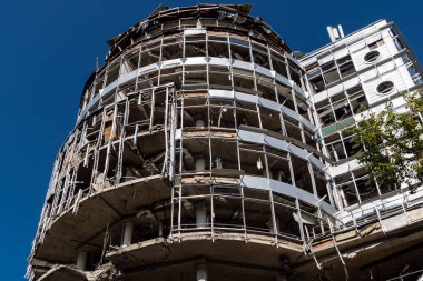 Kharkiv, Ukrayna, 9 Haziran 2025 Rus balistik füze saldırısı sonucu hasar gören bir bina. Siviller Ukrayna ile savaşın başlıca kurbanları ve Harkiv kentinde bomba tehditleri devam ediyor..