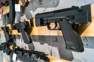 Kharkiv, Ukrayna, 9 Haziran 2025 Cezalandırıcı askeri mağazası, en iyi orjinal ordu ve taktik ürünleri sunar, askeri, özel taktik birimler ve polis için yüksek kaliteli askeri teçhizat..