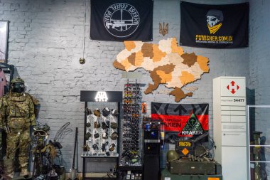 Kharkiv, Ukrayna, 9 Haziran 2025 Cezalandırıcı askeri mağazası, en iyi orjinal ordu ve taktik ürünleri sunar, askeri, özel taktik birimler ve polis için yüksek kaliteli askeri teçhizat..