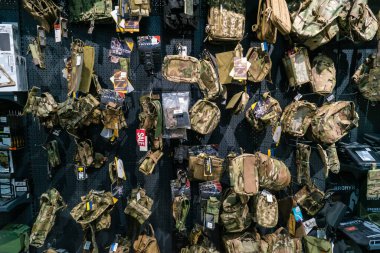 Kharkiv, Ukrayna, 9 Haziran 2025 Cezalandırıcı askeri mağazası, en iyi orjinal ordu ve taktik ürünleri sunar, askeri, özel taktik birimler ve polis için yüksek kaliteli askeri teçhizat..