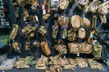 Kharkiv, Ukrayna, 9 Haziran 2025 Cezalandırıcı askeri mağazası, en iyi orjinal ordu ve taktik ürünleri sunar, askeri, özel taktik birimler ve polis için yüksek kaliteli askeri teçhizat..