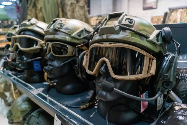 Kharkiv, Ukrayna, 9 Haziran 2025 Cezalandırıcı askeri mağazası, en iyi orjinal ordu ve taktik ürünleri sunar, askeri, özel taktik birimler ve polis için yüksek kaliteli askeri teçhizat..