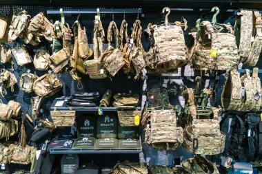 Kharkiv, Ukrayna, 9 Haziran 2025 Cezalandırıcı askeri mağazası, en iyi orjinal ordu ve taktik ürünleri sunar, askeri, özel taktik birimler ve polis için yüksek kaliteli askeri teçhizat..