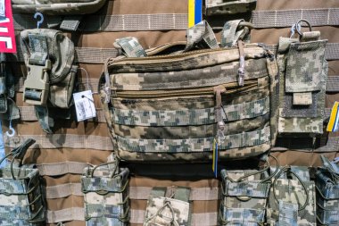 Kharkiv, Ukrayna, 9 Haziran 2025 Cezalandırıcı askeri mağazası, en iyi orjinal ordu ve taktik ürünleri sunar, askeri, özel taktik birimler ve polis için yüksek kaliteli askeri teçhizat..