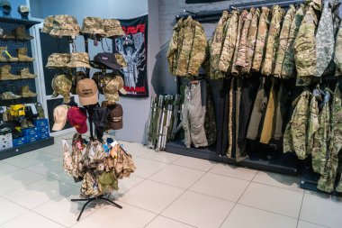 Kharkiv, Ukrayna, 9 Haziran 2025 Cezalandırıcı askeri mağazası, en iyi orjinal ordu ve taktik ürünleri sunar, askeri, özel taktik birimler ve polis için yüksek kaliteli askeri teçhizat..