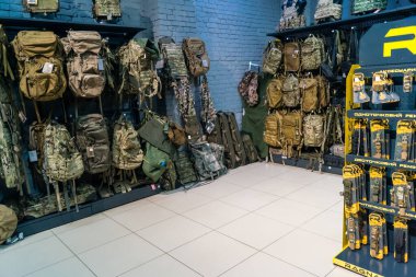 Kharkiv, Ukrayna, 9 Haziran 2025 Cezalandırıcı askeri mağazası, en iyi orjinal ordu ve taktik ürünleri sunar, askeri, özel taktik birimler ve polis için yüksek kaliteli askeri teçhizat..
