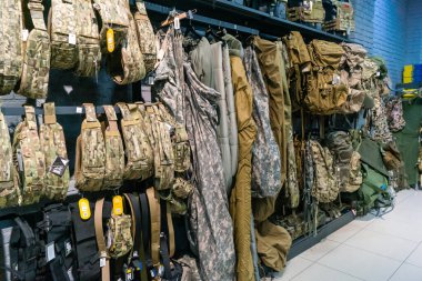 Kharkiv, Ukrayna, 9 Haziran 2025 Cezalandırıcı askeri mağazası, en iyi orjinal ordu ve taktik ürünleri sunar, askeri, özel taktik birimler ve polis için yüksek kaliteli askeri teçhizat..