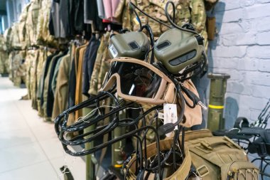 Kharkiv, Ukrayna, 9 Haziran 2025 Cezalandırıcı askeri mağazası, en iyi orjinal ordu ve taktik ürünleri sunar, askeri, özel taktik birimler ve polis için yüksek kaliteli askeri teçhizat..