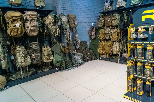 Kharkiv, Ukrayna, 9 Haziran 2025 Cezalandırıcı askeri mağazası, en iyi orjinal ordu ve taktik ürünleri sunar, askeri, özel taktik birimler ve polis için yüksek kaliteli askeri teçhizat..