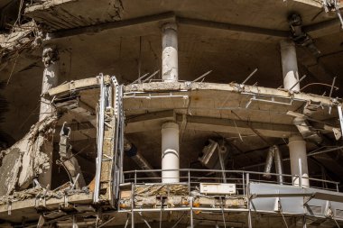 Kharkiv, Ukrayna, 9 Haziran 2025 Rus balistik füze saldırısı sonucu hasar gören bir bina. Siviller Ukrayna ile savaşın başlıca kurbanları ve Harkiv kentinde bomba tehditleri devam ediyor..