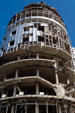 Kharkiv, Ukrayna, 9 Haziran 2025 Rus balistik füze saldırısı sonucu hasar gören bir bina. Siviller Ukrayna ile savaşın başlıca kurbanları ve Harkiv kentinde bomba tehditleri devam ediyor..