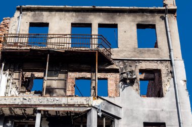 Kharkiv, Ukrayna, 9 Haziran 2025 Rus balistik füze saldırısı sonucu hasar gören bir bina. Siviller Ukrayna ile savaşın başlıca kurbanları ve Harkiv kentinde bomba tehditleri devam ediyor..