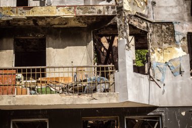 Kharkiv, Ukrayna, 9 Haziran 2025 Rus balistik füze saldırısı sonucu hasar gören bir bina. Siviller Ukrayna ile savaşın başlıca kurbanları ve Harkiv kentinde bomba tehditleri devam ediyor..