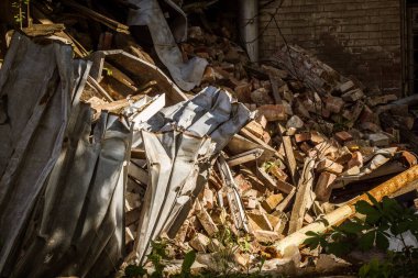 Kharkiv, Ukrayna, 9 Haziran 2025 Rus balistik füze saldırısı sonucu hasar gören bir bina. Siviller Ukrayna ile savaşın başlıca kurbanları ve Harkiv kentinde bomba tehditleri devam ediyor..