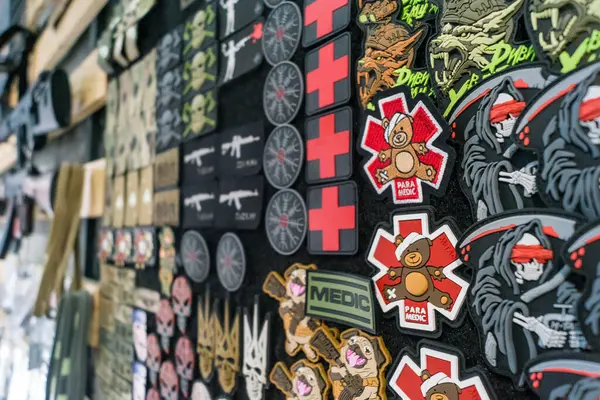 Kharkiv, Ukrayna, 9 Haziran 2025 Cezalandırıcı askeri mağazası, en iyi orjinal ordu ve taktik ürünleri sunar, askeri, özel taktik birimler ve polis için yüksek kaliteli askeri teçhizat..