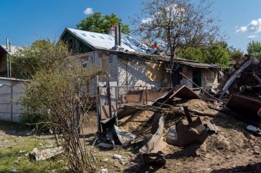 Kharkiv, Ukrayna, 11 Haziran 2025 Kharkiv 'de bir ev bir Rus İHA' sı tarafından vuruldu. Hasar büyüktü, birkaç oda yanmıştı ve birçok pencere yıkılmıştı..
