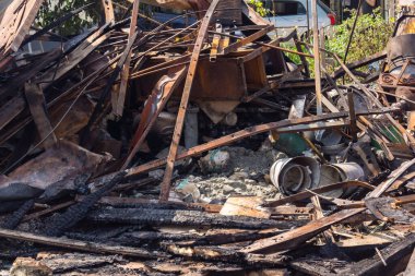 Kharkiv, Ukrayna, 11 Haziran 2025 Kharkiv 'de bir ev bir Rus İHA' sı tarafından vuruldu. Hasar büyüktü, birkaç oda yanmıştı ve birçok pencere yıkılmıştı..