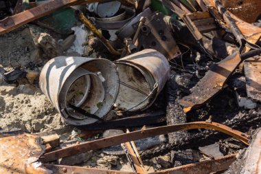 Kharkiv, Ukrayna, 11 Haziran 2025 Kharkiv 'de bir ev bir Rus İHA' sı tarafından vuruldu. Hasar büyüktü, birkaç oda yanmıştı ve birçok pencere yıkılmıştı..