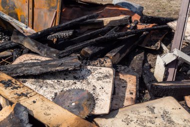 Kharkiv, Ukrayna, 11 Haziran 2025 Kharkiv 'de bir ev bir Rus İHA' sı tarafından vuruldu. Hasar büyüktü, birkaç oda yanmıştı ve birçok pencere yıkılmıştı..