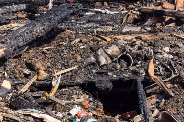 Kharkiv, Ukrayna, 11 Haziran 2025 Kharkiv 'de bir ev bir Rus İHA' sı tarafından vuruldu. Hasar büyüktü, birkaç oda yanmıştı ve birçok pencere yıkılmıştı..