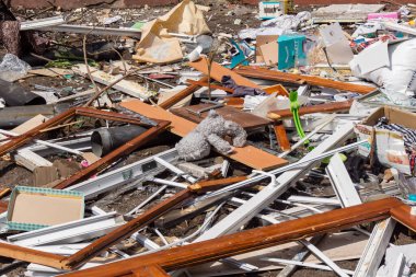 Kharkiv, Ukrayna, 11 Haziran 2025 Kharkiv 'de bir yerleşim yeri bir Rus Şaban uçağı tarafından vuruldu. Hasar çok fazlaydı, birkaç daire yandı ve sayısız pencere yıkıldı..