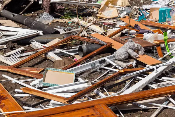 Kharkiv, Ukrayna, 11 Haziran 2025 Kharkiv 'de bir yerleşim yeri bir Rus Şaban uçağı tarafından vuruldu. Hasar çok fazlaydı, birkaç daire yandı ve sayısız pencere yıkıldı..