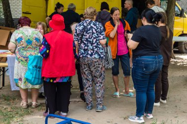Kharkiv, Ukrayna, 11 Haziran 2025 Rus saldırısına ilk müdahale ekipleri ve sivil toplum örgütleri yanıt veriyor. Siviller, Rus saldırılarının başlıca hedefleridir ve psikolojik ve maddi desteğe ihtiyaç duyarlar..