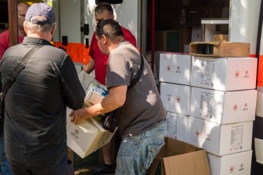 Kharkiv, Ukrayna, 11 Haziran 2025 Rus saldırısına ilk müdahale ekipleri ve sivil toplum örgütleri yanıt veriyor. Siviller, Rus saldırılarının başlıca hedefleridir ve psikolojik ve maddi desteğe ihtiyaç duyarlar..