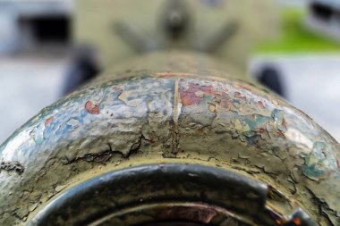 Kharkiv, Ukrayna, 21 Haziran 2025 Eski tanklar ve topçu parçalarından oluşan 2. Dünya Savaşı anıtı. Ukrayna 'nın eski Kharkiv kentinin tarihi merkezinde Anayasa Meydanı' nda yer almaktadır..