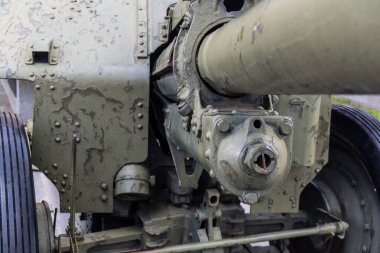 Kharkiv, Ukrayna, 21 Haziran 2025 Eski tanklar ve topçu parçalarından oluşan 2. Dünya Savaşı anıtı. Ukrayna 'nın eski Kharkiv kentinin tarihi merkezinde Anayasa Meydanı' nda yer almaktadır..