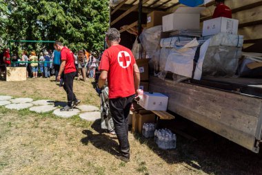 Kharkiv, Ukrayna, 6 Temmuz 2025 Rus saldırısına ilk müdahale ekipleri ve sivil toplum örgütleri yanıt veriyor. Siviller, Rus saldırılarının başlıca hedefleridir ve psikolojik ve maddi desteğe ihtiyaç duyarlar..