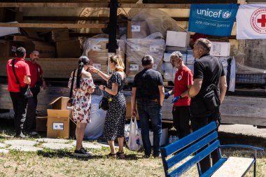 Kharkiv, Ukrayna, 6 Temmuz 2025 Rus saldırısına ilk müdahale ekipleri ve sivil toplum örgütleri yanıt veriyor. Siviller, Rus saldırılarının başlıca hedefleridir ve psikolojik ve maddi desteğe ihtiyaç duyarlar..