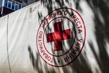 Kharkiv, Ukrayna, 6 Temmuz 2025 Rus saldırısına ilk müdahale ekipleri ve sivil toplum örgütleri yanıt veriyor. Siviller, Rus saldırılarının başlıca hedefleridir ve psikolojik ve maddi desteğe ihtiyaç duyarlar..