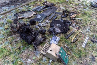 Kharkiv, Ukrayna, 7 Temmuz 2025 Savaş Suçları Savcıları tarafından İHA enkazı toplandı. İran yapımı Rus İHA 'ları sivillere saldırmak için kullanılır. Kanıtlar toplanıyor..