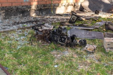 Kharkiv, Ukrayna, 7 Temmuz 2025 Savaş Suçları Savcıları tarafından İHA enkazı toplandı. İran yapımı Rus İHA 'ları sivillere saldırmak için kullanılır. Kanıtlar toplanıyor..