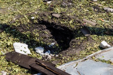 Kharkiv, Ukrayna, 7 Temmuz 2025 Kharkiv şehir merkezine Rus Şaban İHA 'ları saldırdı. Hasar, çok sayıda dükkan, yangın çıkan binalar ve çok sayıda pencerenin tahrip edilmesiyle büyük çapta gerçekleşti..