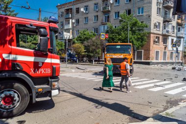 Kharkiv, Ukrayna, 7 Temmuz 2025 Kharkiv şehir merkezine Rus Şaban İHA 'ları saldırdı. Hasar, çok sayıda dükkan, yangın çıkan binalar ve çok sayıda pencerenin tahrip edilmesiyle büyük çapta gerçekleşti..